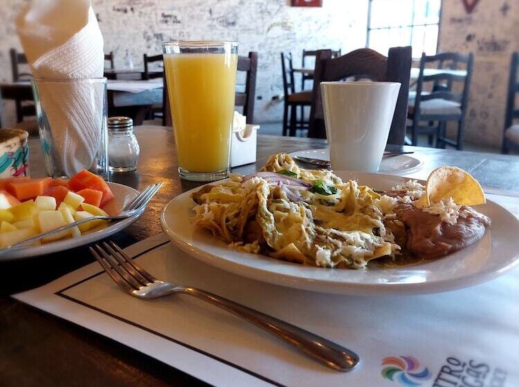 فندق Plaza Cuatro Cienegas