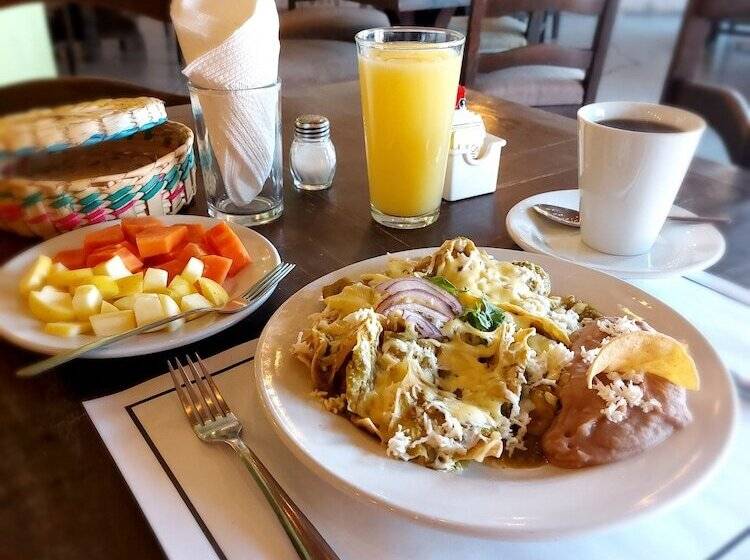 فندق Plaza Cuatro Cienegas