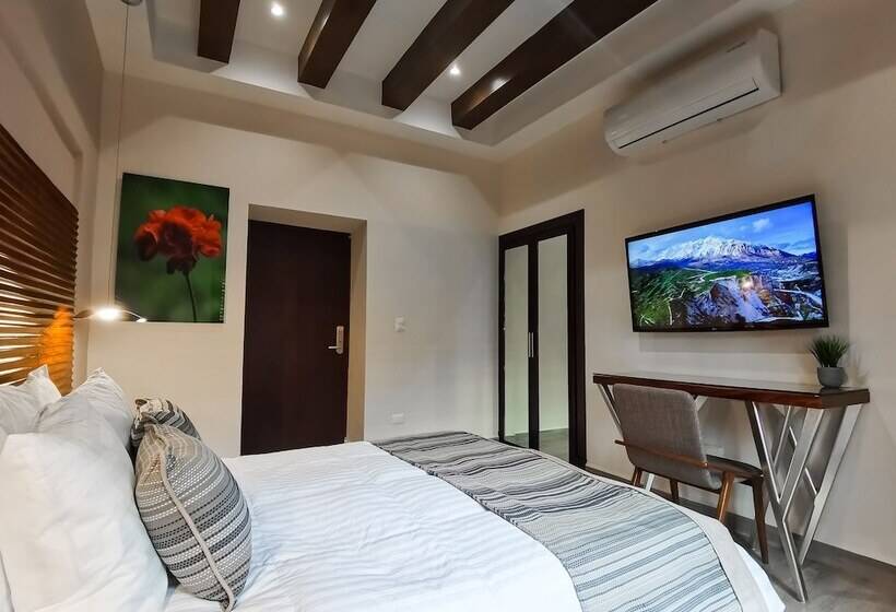 فندق Plaza Cuatro Cienegas