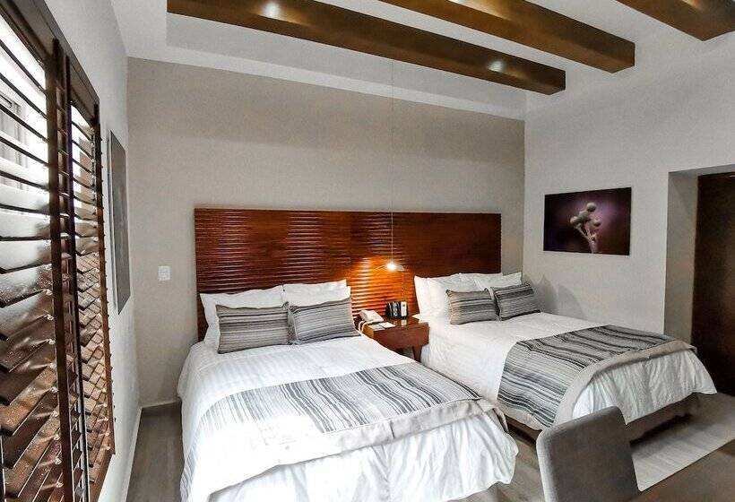 فندق Plaza Cuatro Cienegas