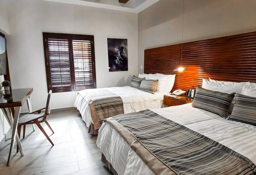 فندق Plaza Cuatro Cienegas