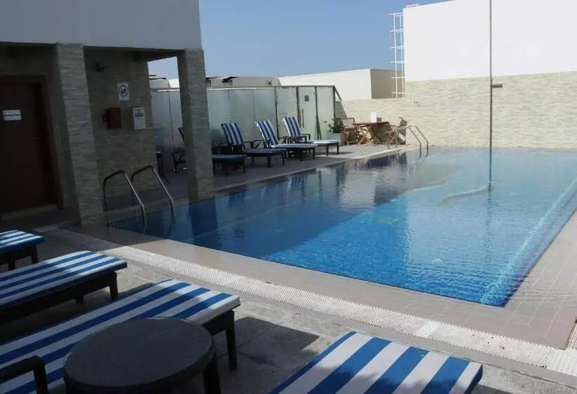 Strato Hotel By Warwick