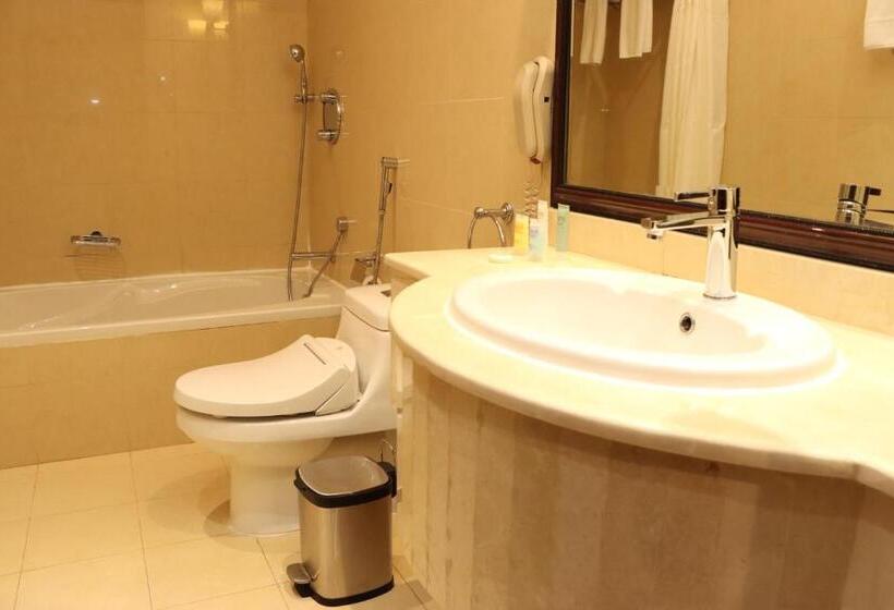 Strato Hotel By Warwick