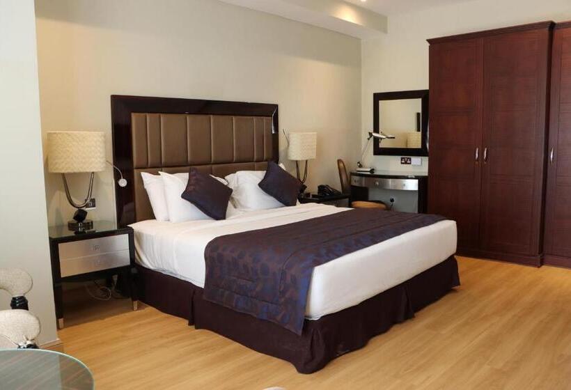 Strato Hotel By Warwick