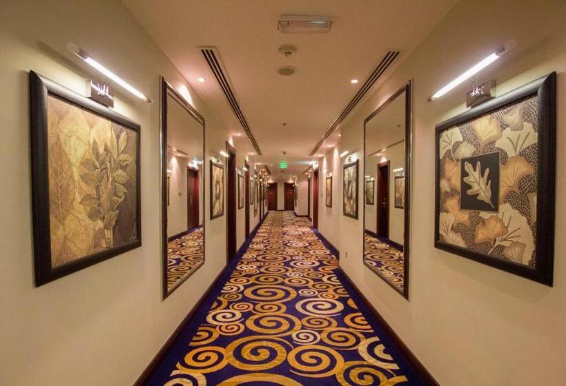 Strato Hotel By Warwick