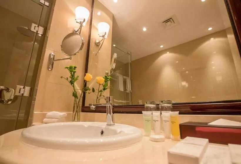 Strato Hotel By Warwick