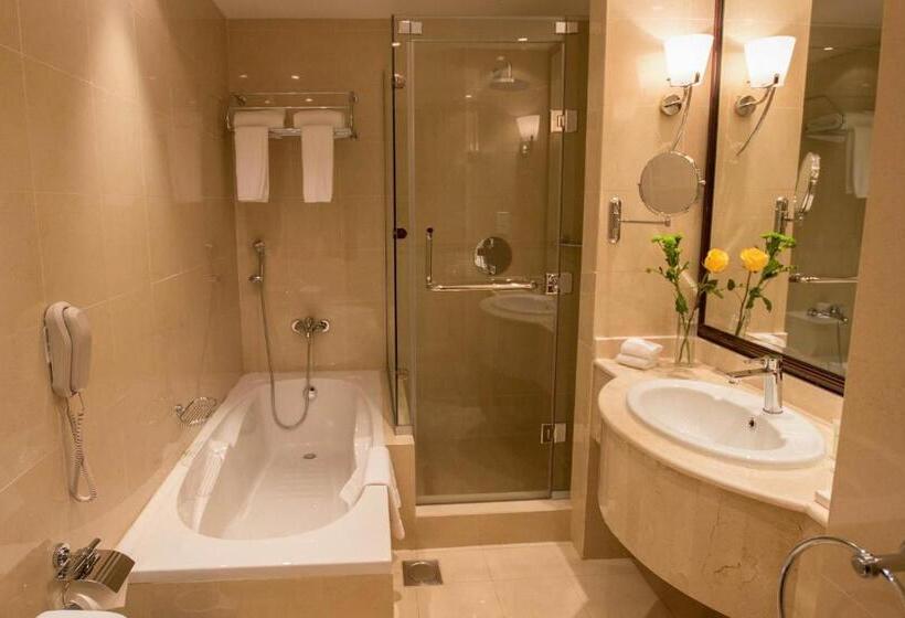 Strato Hotel By Warwick