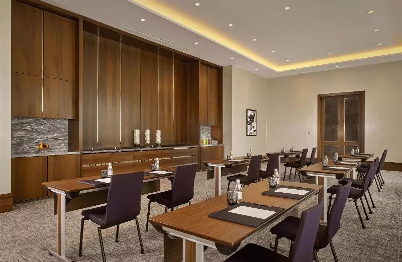 هتل The Ritzcarlton, Astana