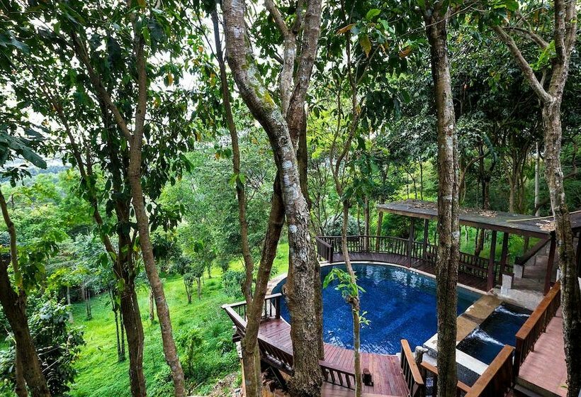 אתר נופש Village Farm & Winery