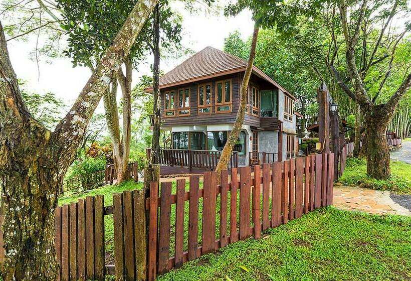 אתר נופש Village Farm & Winery