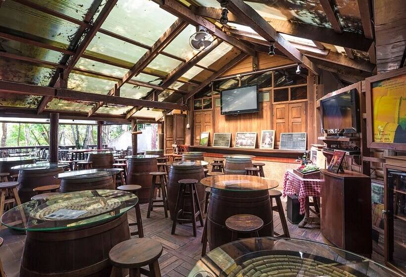 אתר נופש Village Farm & Winery