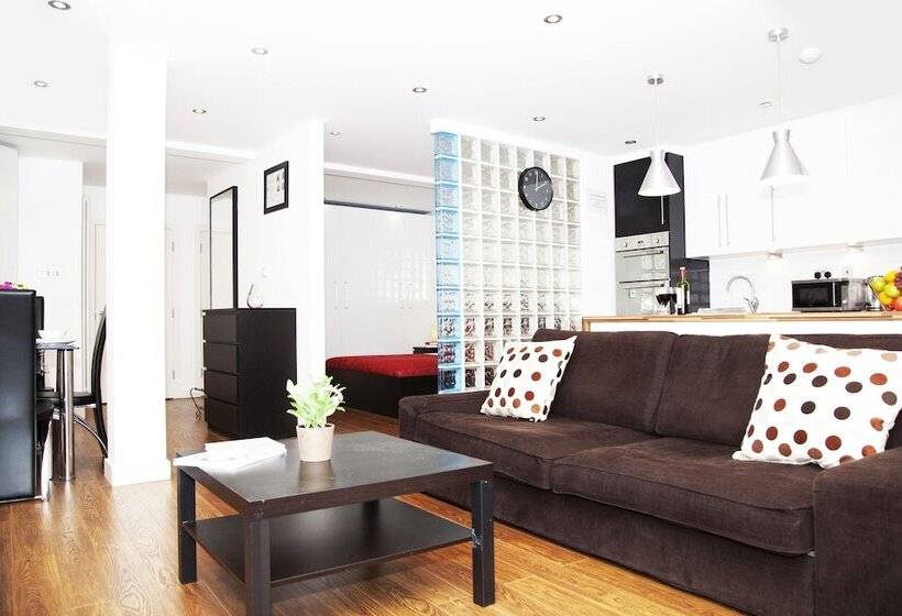 Tower Bridge Superior Apartments