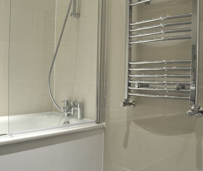 Tower Bridge Superior Apartments