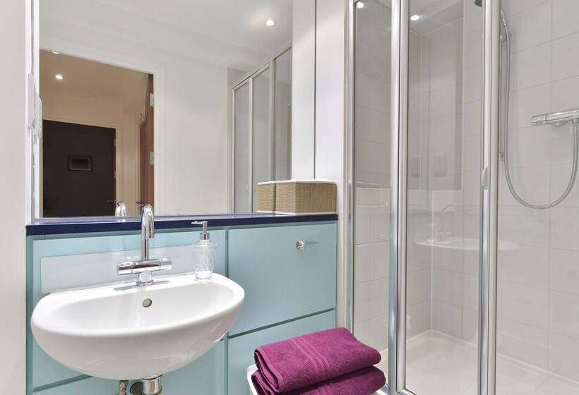 Tower Bridge Superior Apartments