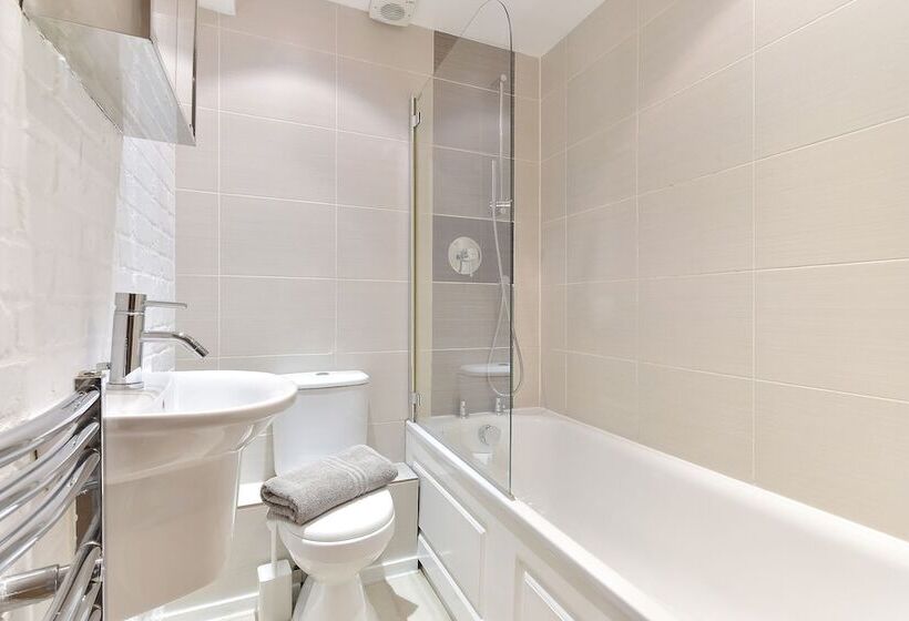 Tower Bridge Superior Apartments