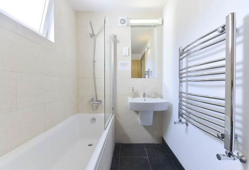 Tower Bridge Superior Apartments