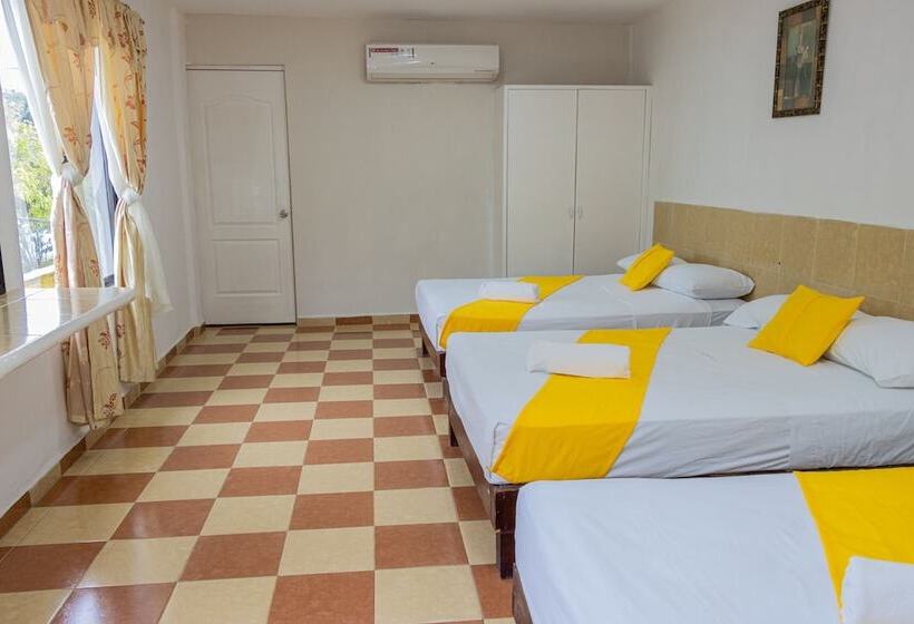 هتل Marías By Oyo