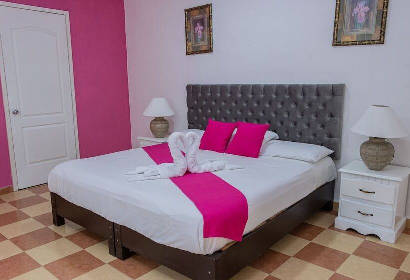 هتل Marías By Oyo