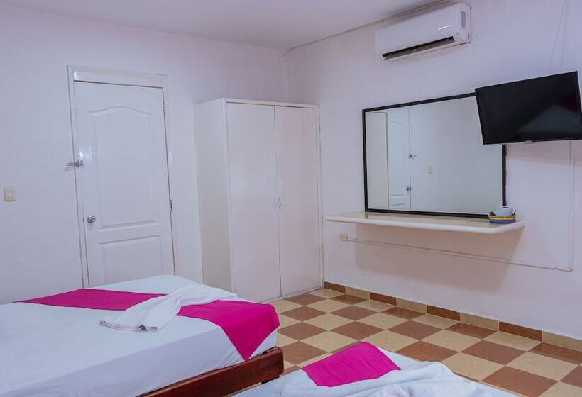 هتل Marías By Oyo