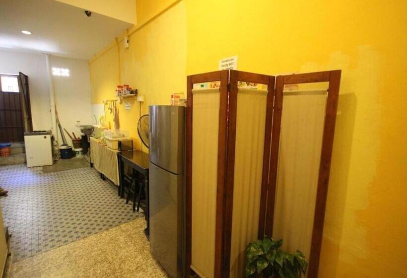 Cocoa Mews Cafe & Homestay Hostel