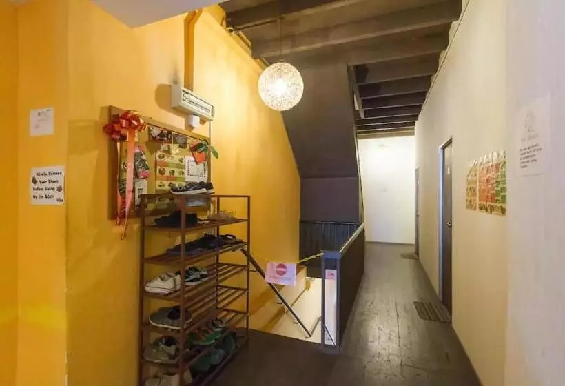 Cocoa Mews Cafe & Homestay   Hostel