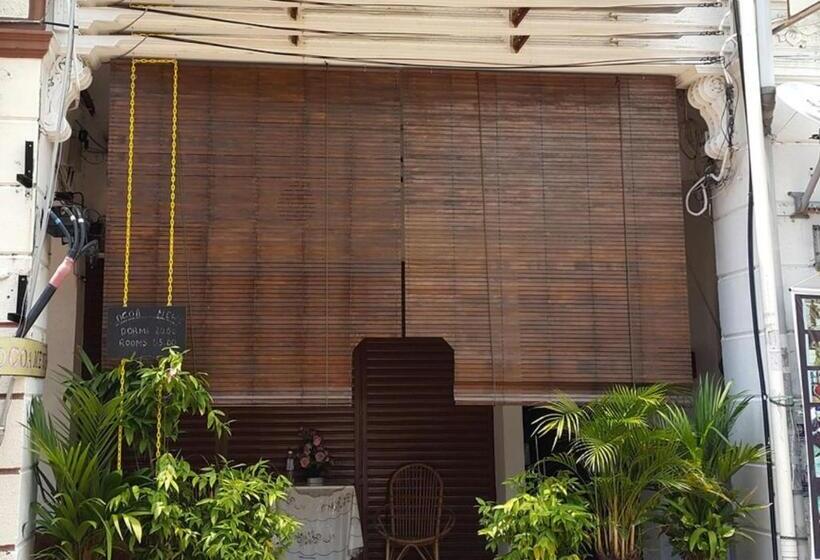 Cocoa Mews Cafe & Homestay Hostel