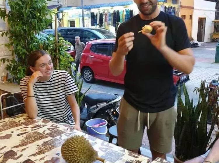 Cocoa Mews Cafe & Homestay   Hostel