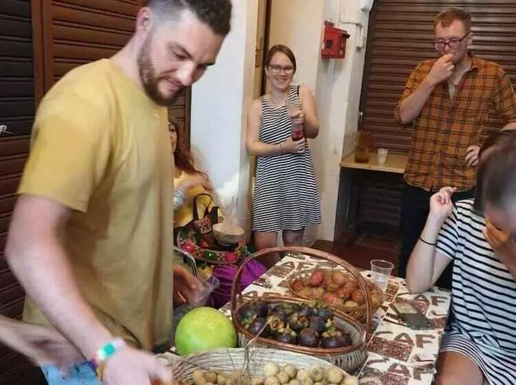 Cocoa Mews Cafe & Homestay   Hostel