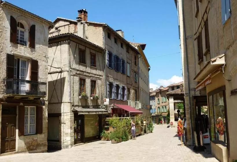 تختخواب و صبحانه Le Cheval Blanc