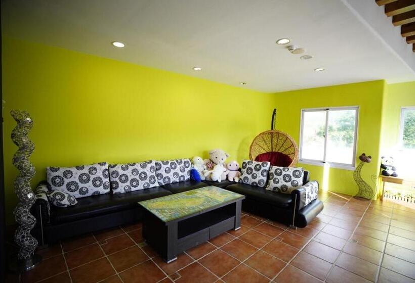 تختخواب و صبحانه Wonderful Kenting Hostel