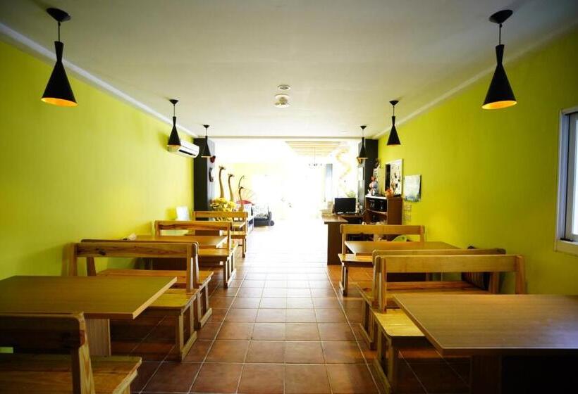 تختخواب و صبحانه Wonderful Kenting Hostel