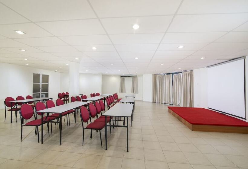 Golden View Serviced Apartment