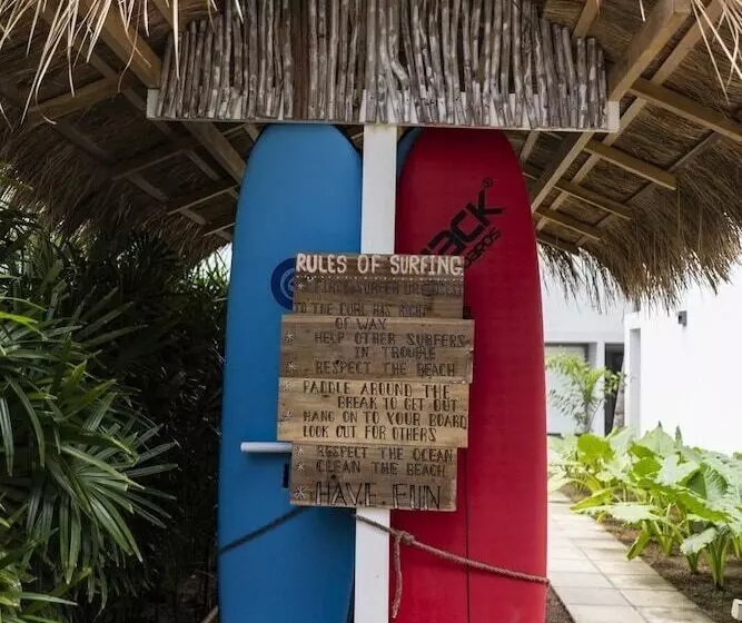 Hotelli Global Surf Lodge Kabalana
