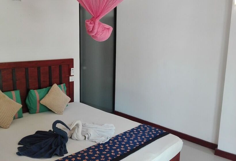 بنسيون Garden Inn