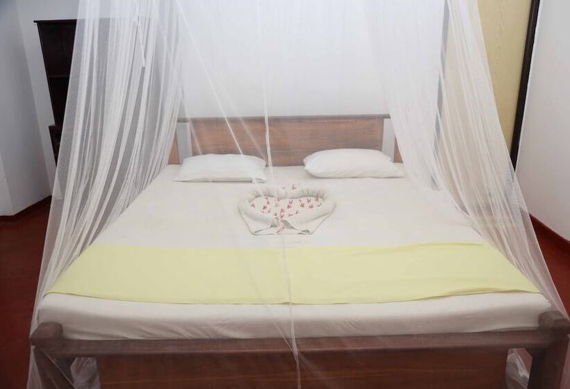 بنسيون Garden Inn