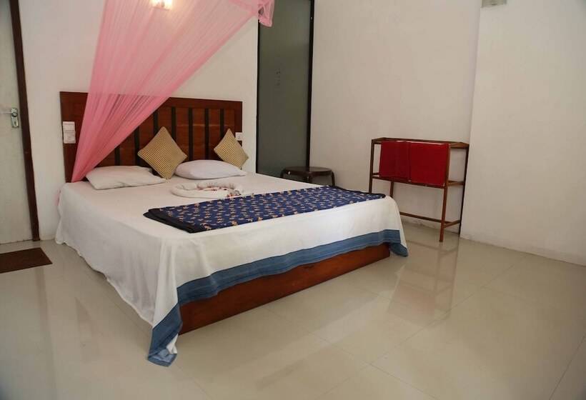 بنسيون Garden Inn