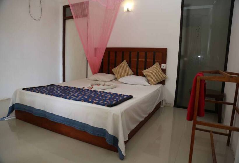 بنسيون Garden Inn