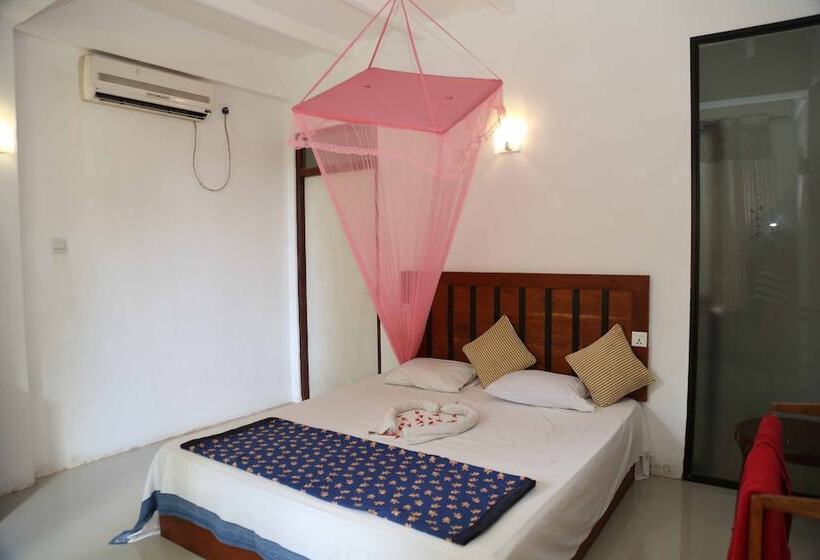 بنسيون Garden Inn