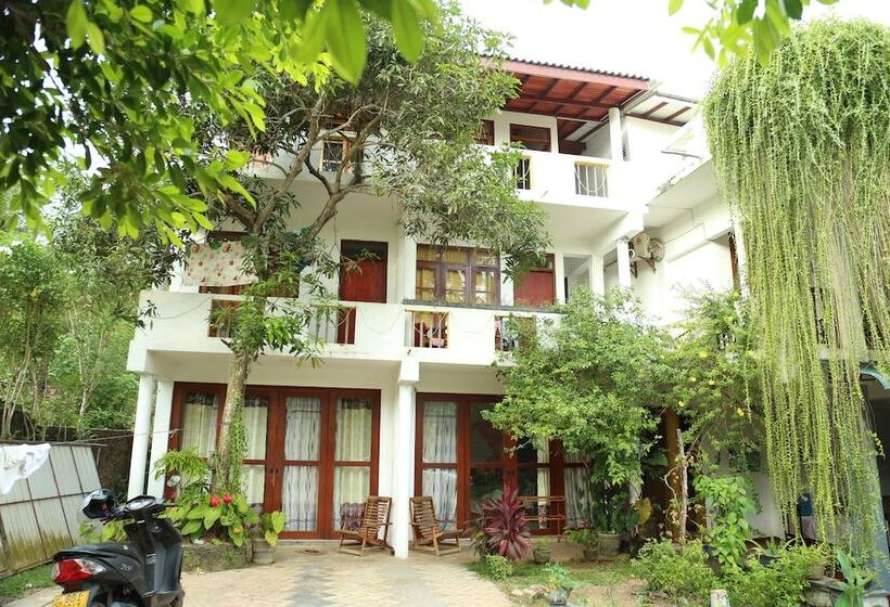 بنسيون Garden Inn