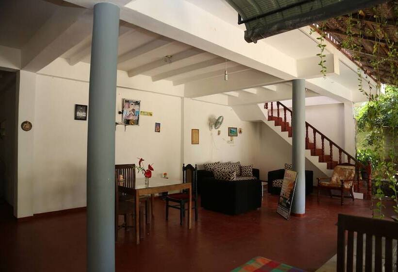 بنسيون Garden Inn