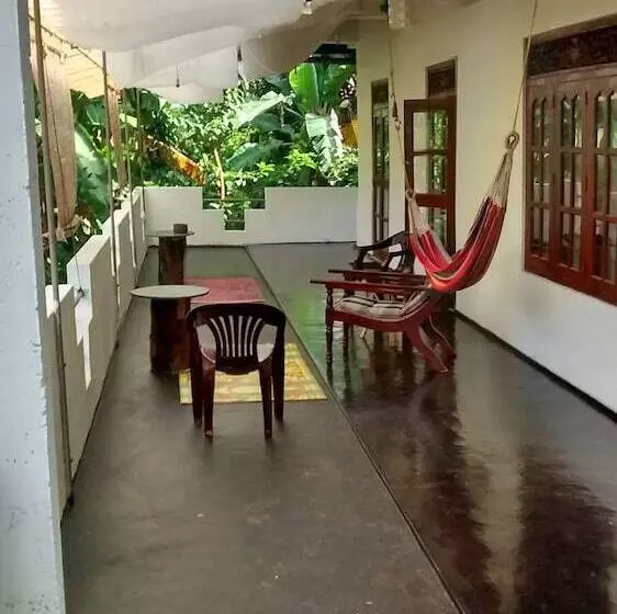 پانسیون Jungleside House
