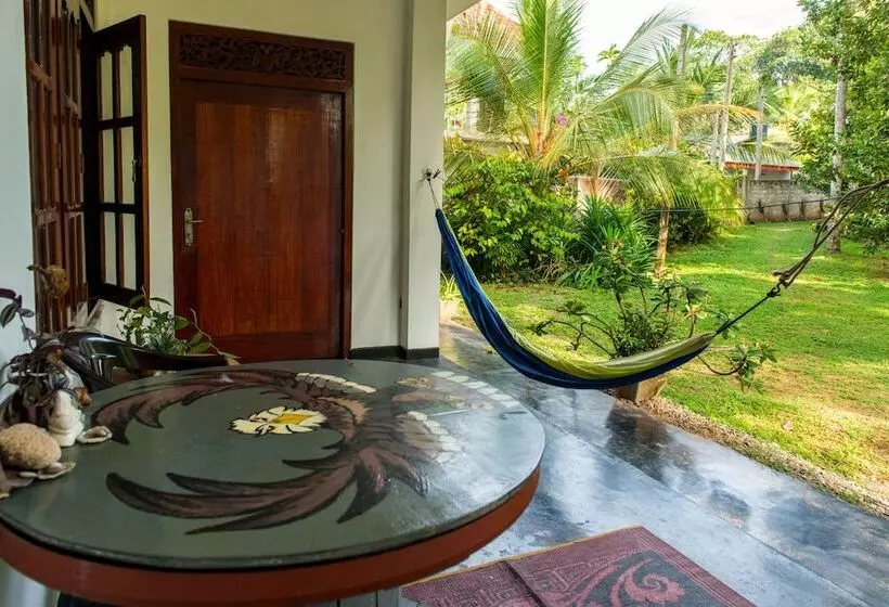 پانسیون Jungleside House