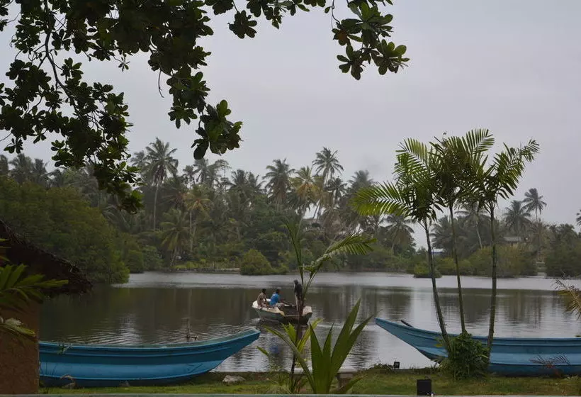 Majatalo Lagoon Resort Goviyapana
