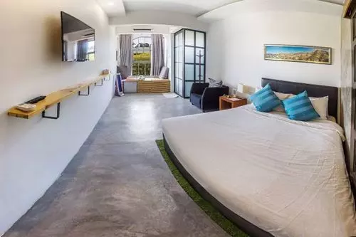 Roomies Boutique Bed & Breakfast  Hostel