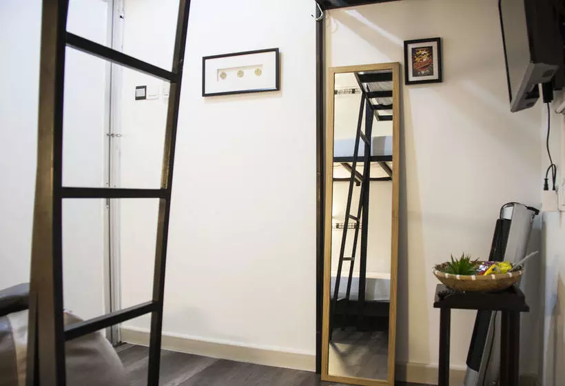 Roomies Boutique Bed & Breakfast  Hostel
