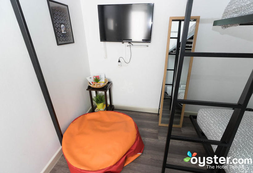 Roomies Boutique Bed & Breakfast  Hostel