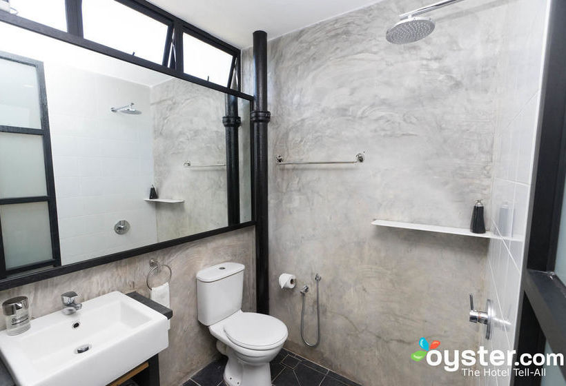 Roomies Boutique Bed & Breakfast  Hostel