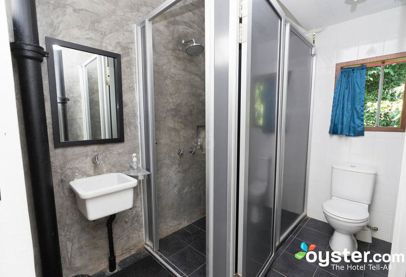 Roomies Boutique Bed & Breakfast  Hostel