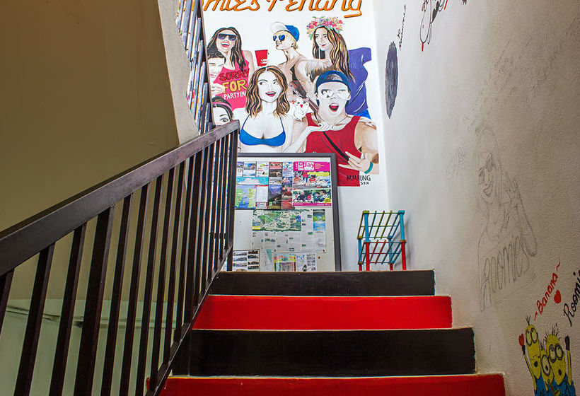 Roomies Boutique Bed & Breakfast  Hostel