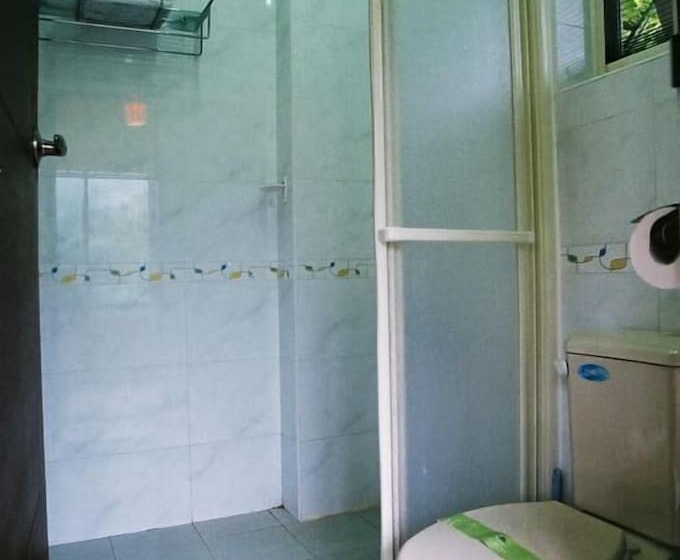 تختخواب و صبحانه Levite Villa